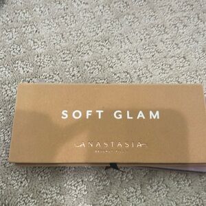 Abh soft glam palette
